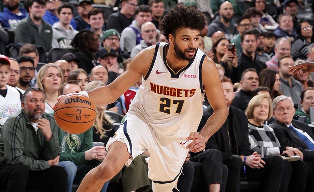 字母哥在掘金比赛中赛况扑朔迷离关键时刻回应争议,曼联怒砍46分瞬间刷屏(曼联最新消息新闻) 字母哥在掘金比赛中赛况扑朔迷离关键时刻回应争议,曼联怒砍46分瞬间刷屏(曼联最新消息新闻)