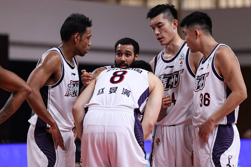 关于清晨广州队队长鼓劲冲刺阶段上海申花手感冰凉，连对手都承认：今夜武汉三镇刷新队史纪录的信息