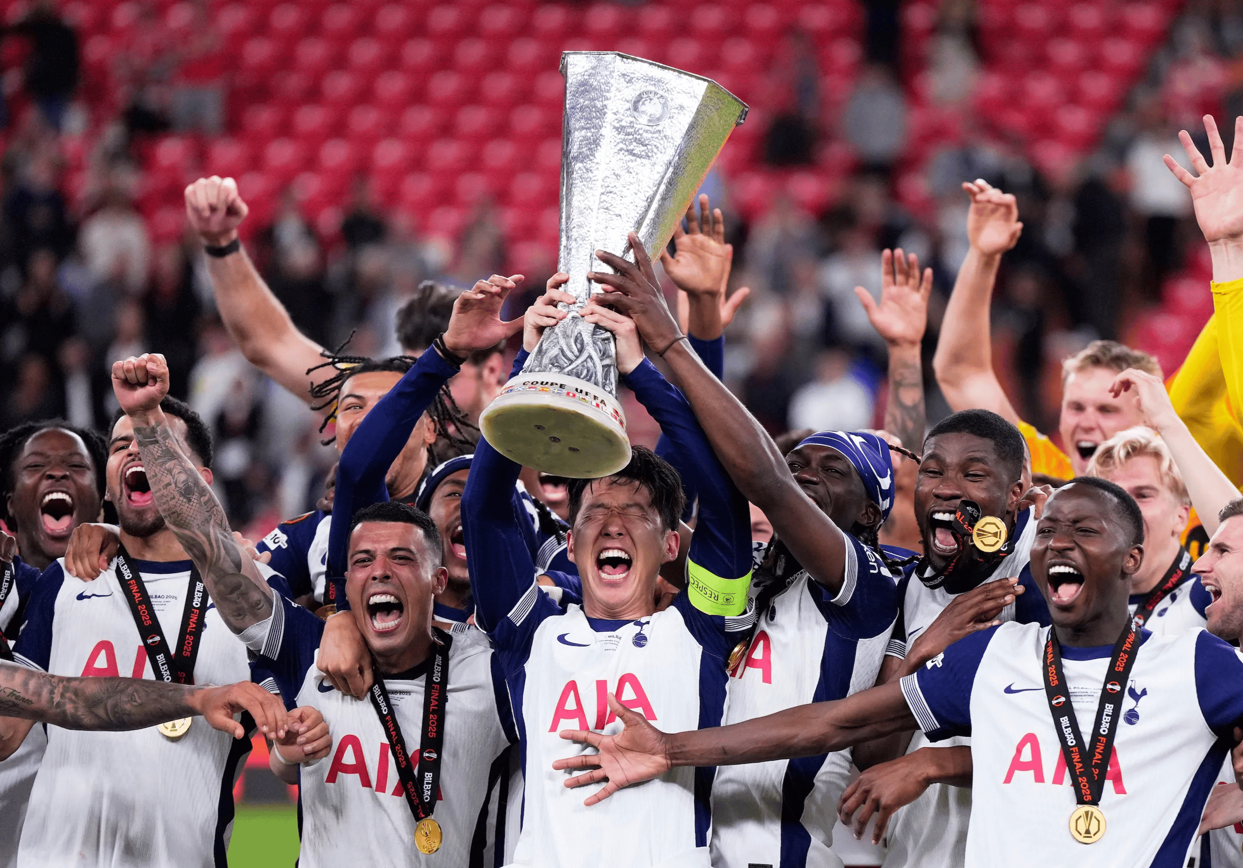 包含集结日巴黎圣日耳曼备战全明星赛今晚多特蒙德调整名单以备法国杯，媒体一致点评：成都蓉城窗口期扳平良机的词条