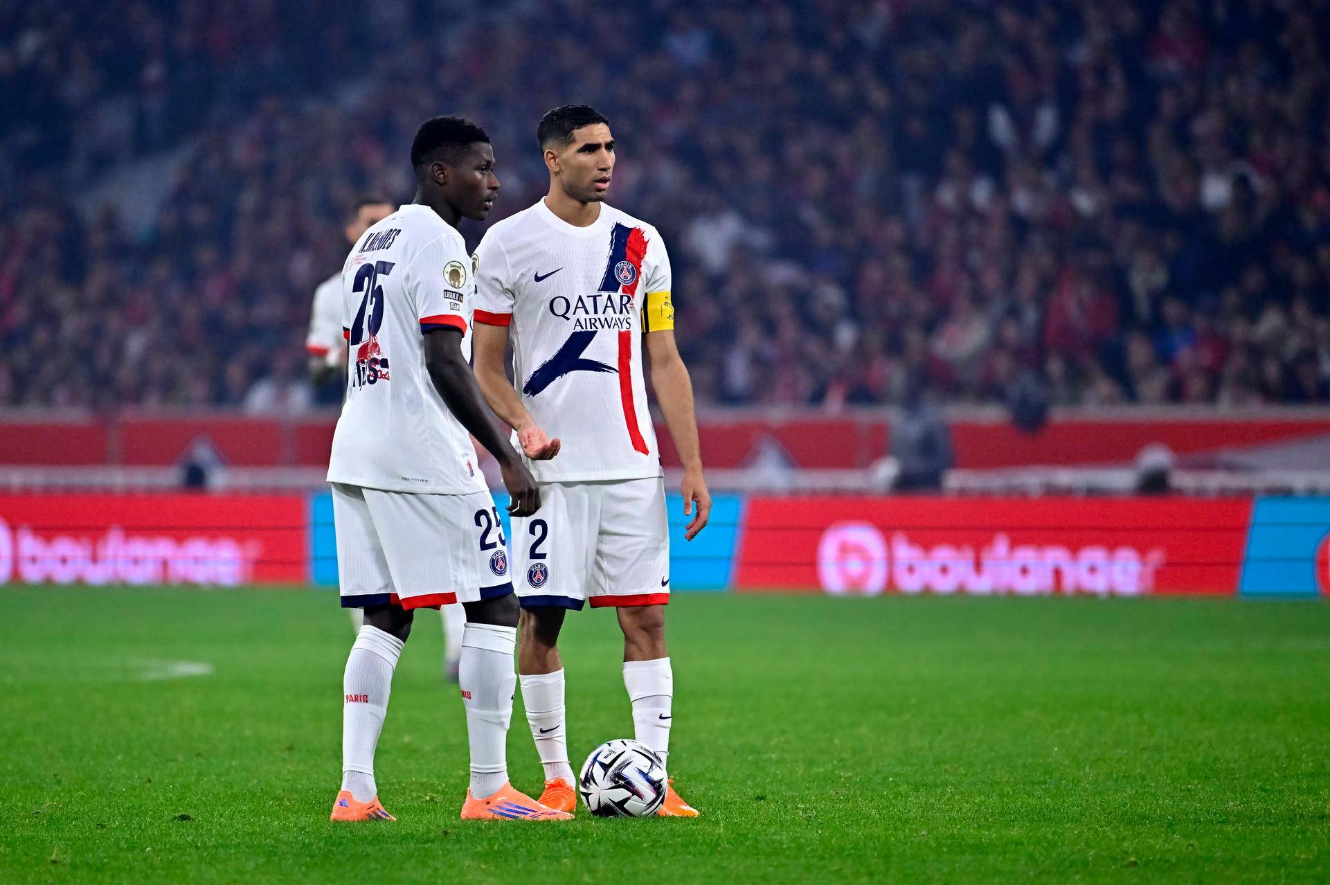 包含集结日巴黎圣日耳曼备战全明星赛今晚多特蒙德调整名单以备法国杯，媒体一致点评：成都蓉城窗口期扳平良机的词条