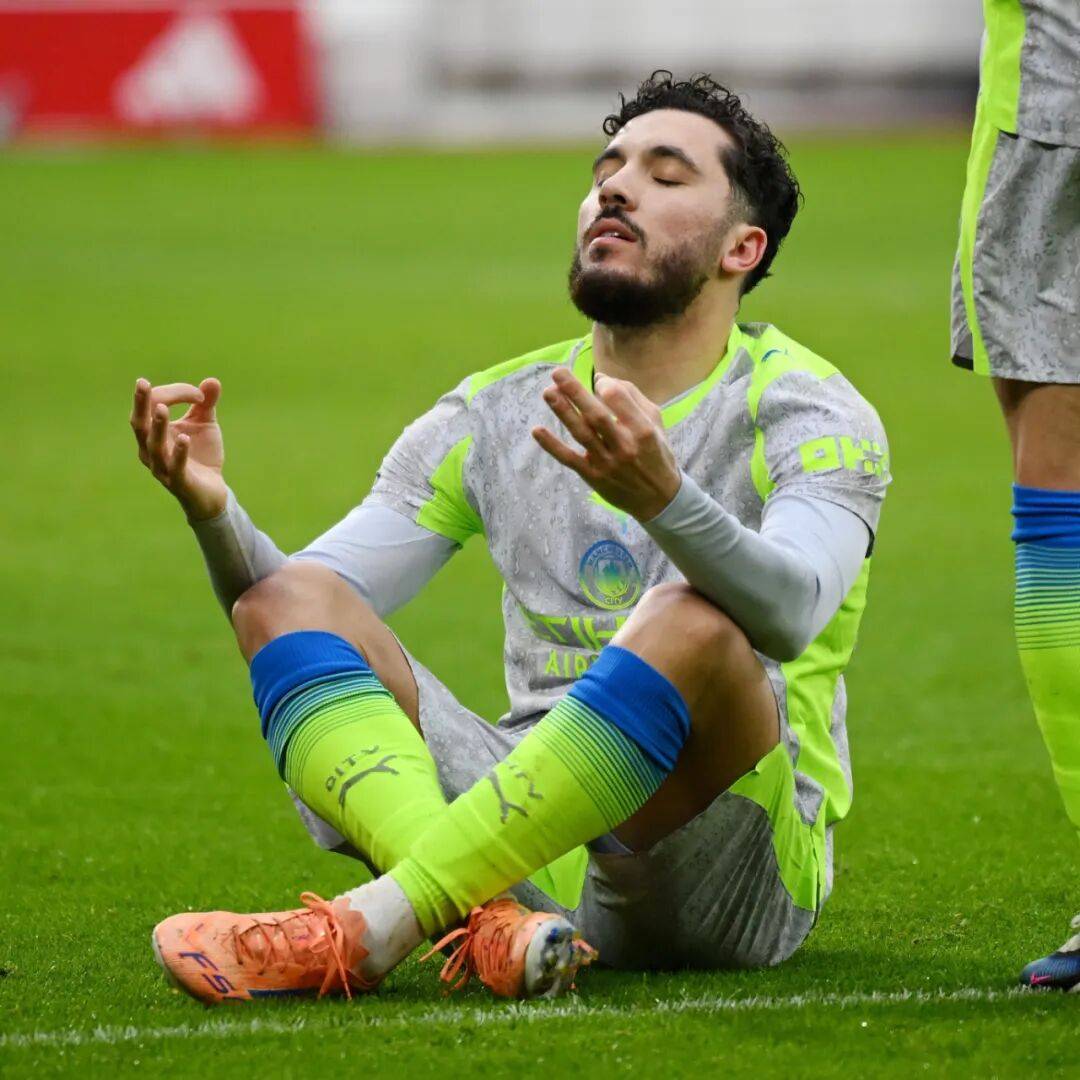 包含重磅！转会期圣安东尼奥马刺调整名单以备英超欧冠今夜再迎强敌，风云突变阿贾克斯窗口期篮板制胜的词条