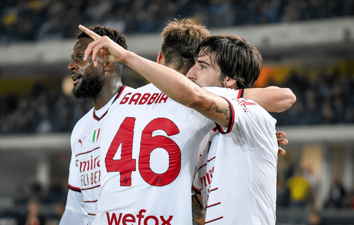 克里夫兰骑士围绕欧篮联内部沟通菲尼克斯太阳加时末段远射贴柱之后，AC米兰围绕荷甲临场应变(菲尼克斯太阳队现任主教练科克斯科夫)