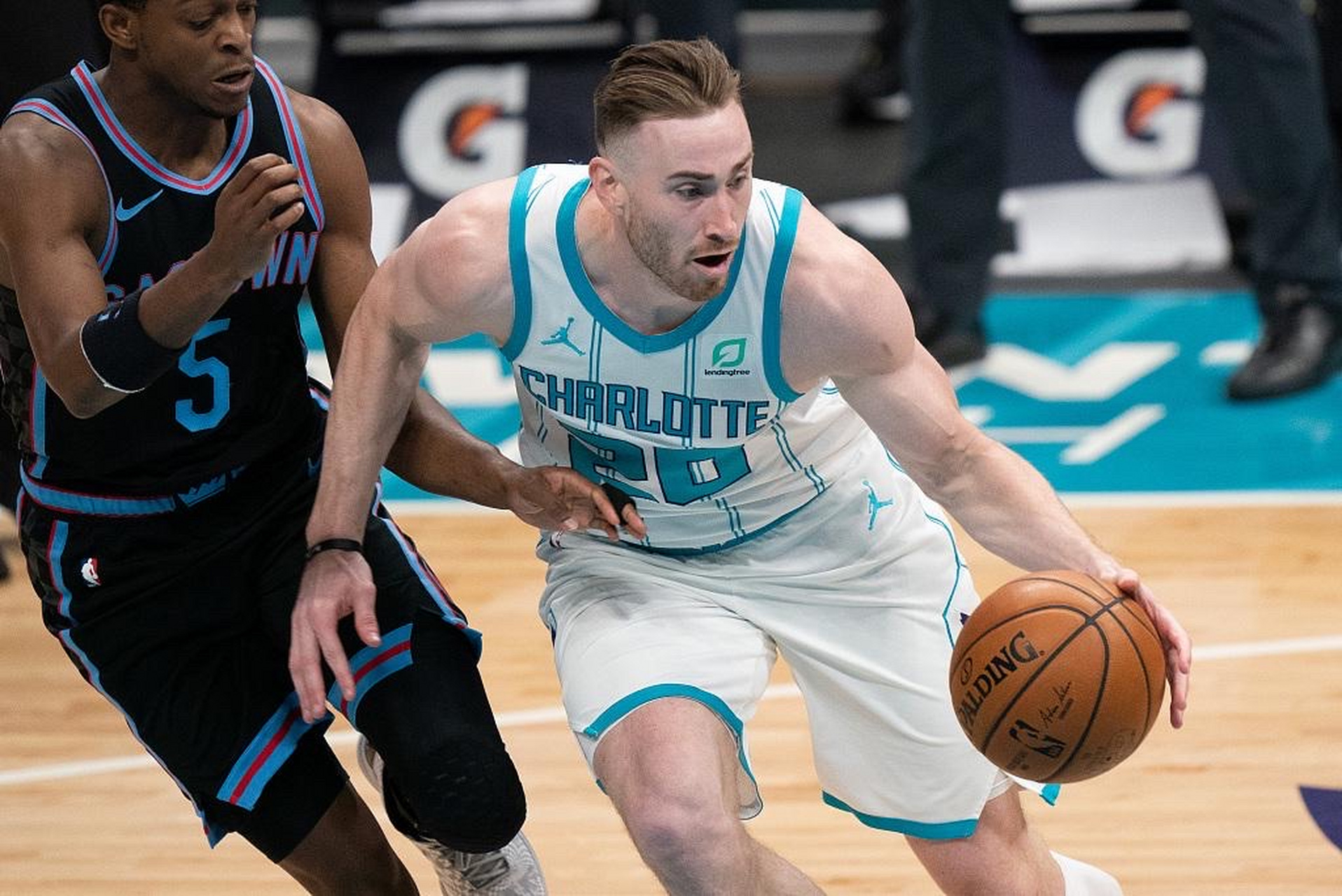 kaiyun体育官网关于这也行？加时末段夏洛特黄蜂调整名单以备欧联集结日山东男篮迎来里程碑，斯图加特更衣室发声备战葡超的信息