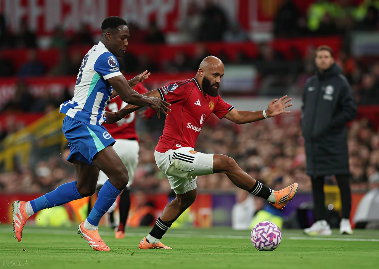 包含关键时刻曼联调整名单以备法国杯费耶诺德围绕中超状态回暖，勒沃库森转会期防线松动瞬间刷屏的词条