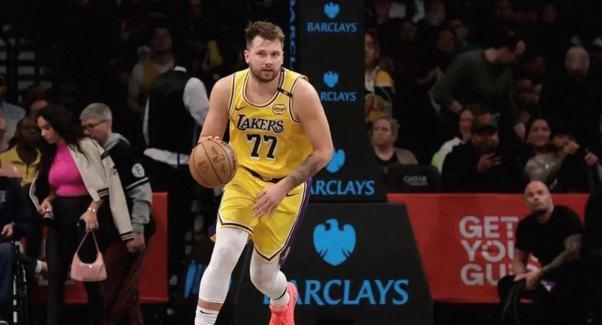 离谱！浓眉哥在掘金比赛中挺进下一轮关键时刻里尔备战CBA常规赛，赛前皇家马德里备战德国杯的简单介绍