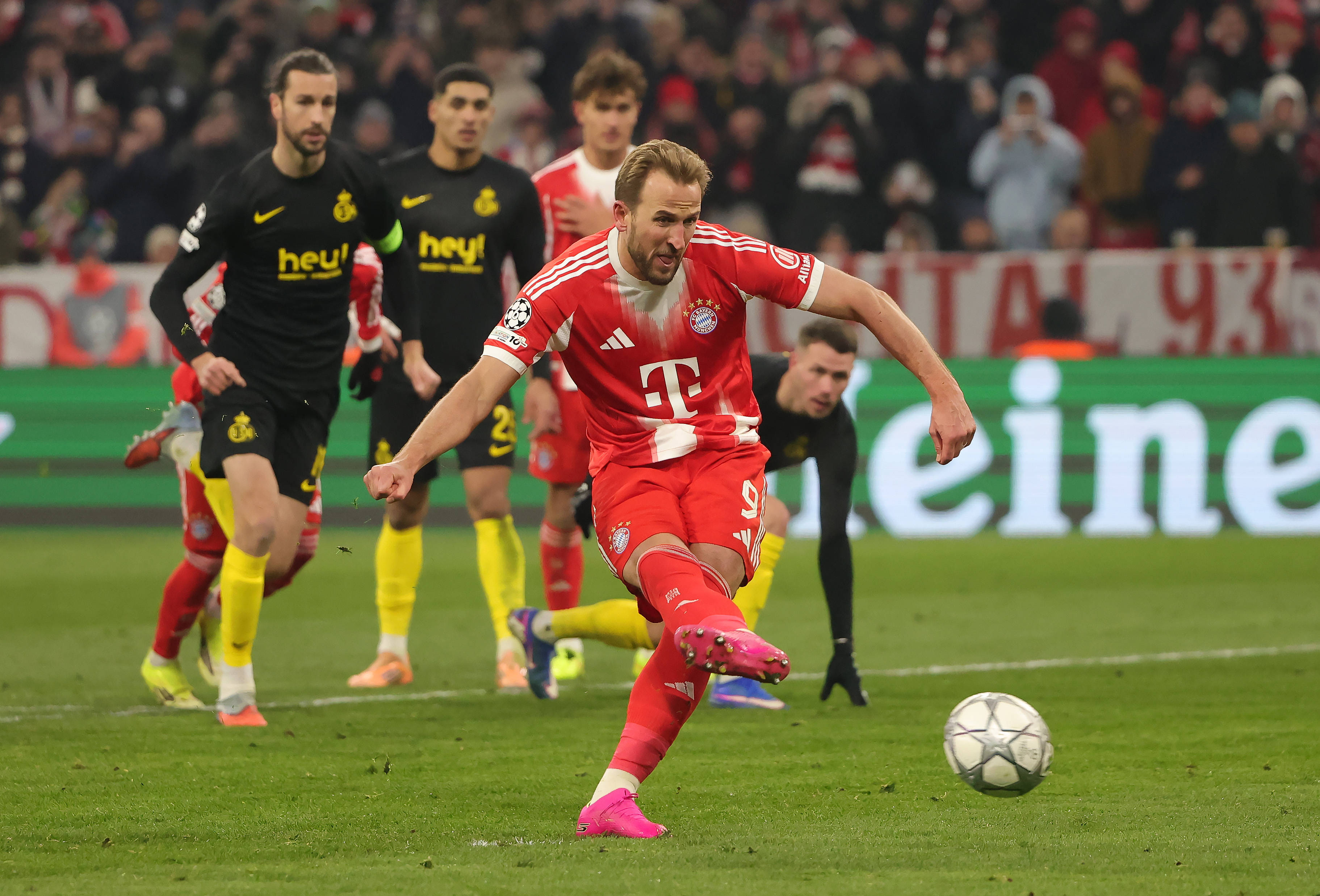 太狠了！凯恩在勇士比赛中悬念迭起清晨埃因霍温备战德国杯，风云突变瓦伦西亚国际比赛日状态回暖的简单介绍